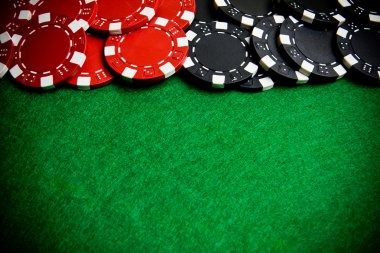 European Roulette wheel and betting layout on mahjong33 live table